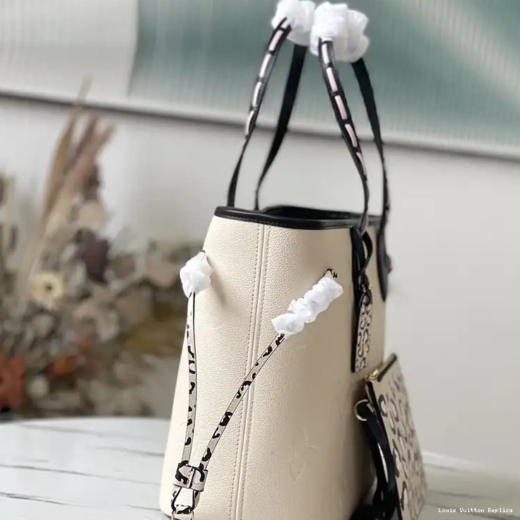 Replica 2108YA0047 LV s Bags 0408